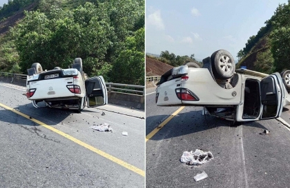 Ảnh TNGT: Mazda BT-50 36C 13285 lật ngửa trên cao tốc La Sơn – Túy Loan